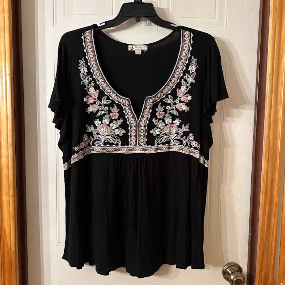 {Plus Size} "Unity World Wear" Blouse~ Size 3X~ Black~ Aztec~ Floral (B6)